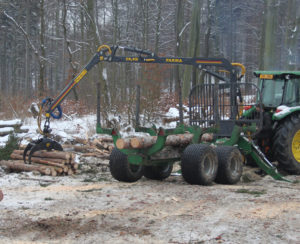 vyvážacie vlek s hydraulickou rukou