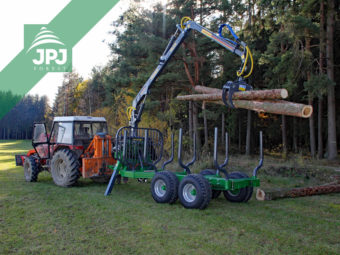 Traktor Zetor + vyvážačka dreva Farma CT 6,3-9