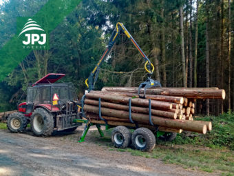 Traktorový vyvážacie vlek Farma - nosnosť 8 ton + traktor Belarus