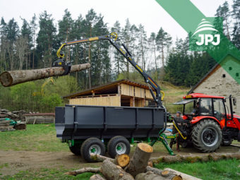 Vlek Farma - nosnosť 8 t, dosah hydraulickej ruky 5,3 m, vaňa na raždie + traktor Zetor Major