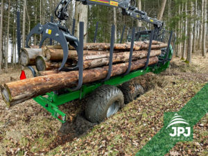 Vyvážačka dreva Farma s nosnosťou 17 t